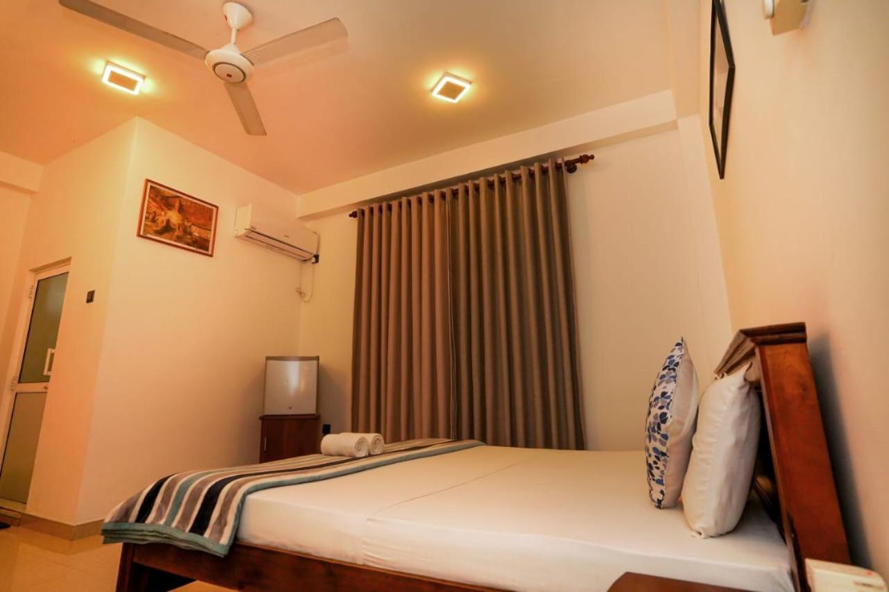 Airport 4 Season Transit Hotel Katunayaka Bagian luar foto